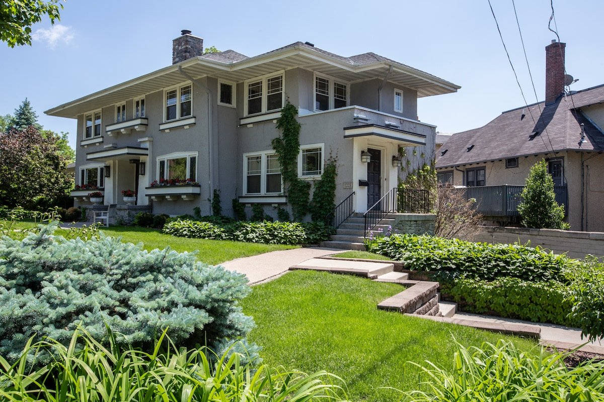 Grand Home near Lakes, DT, Conv. Ctr., Stadiums gallery image 2