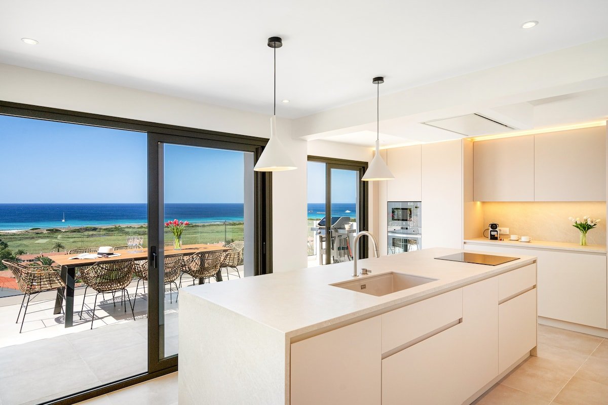 Villa Bella | fantastic seaview | heated pool gallery image 3