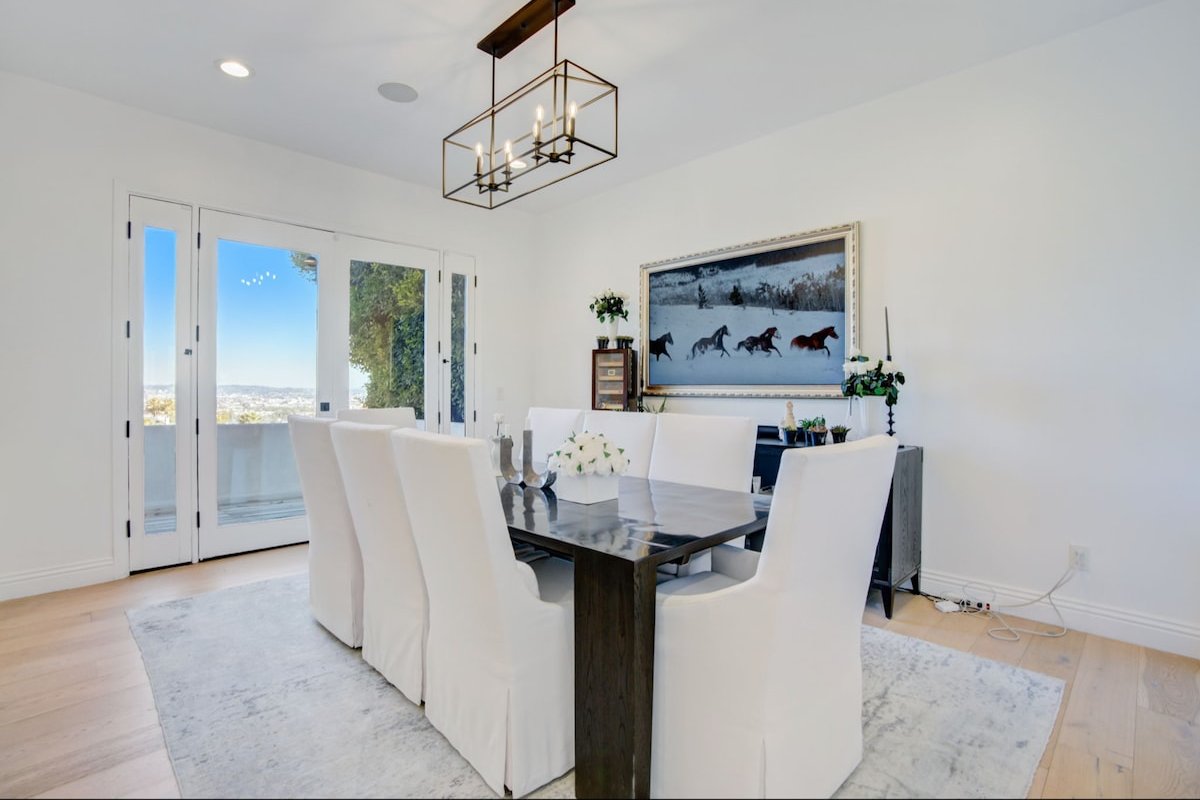 Hollywood Hills 4BD Villa w/ Sauna, Gym, & Views! gallery image 4