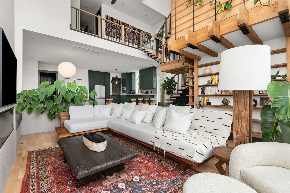 Hillside retreat w/ rooftop patio & hot tub