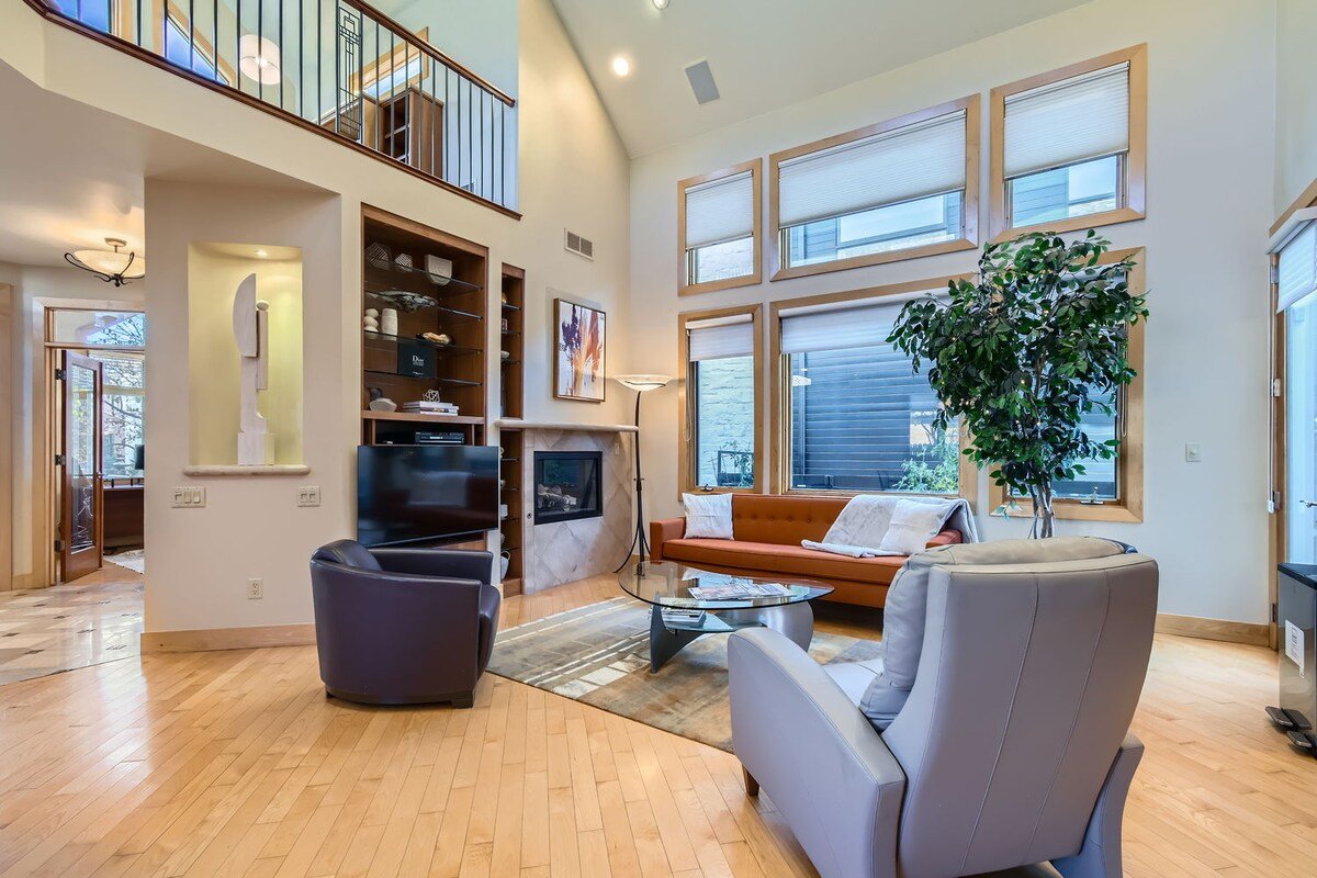 High-End 4BD Executive Retreat in N Cherry Creek gallery image 4