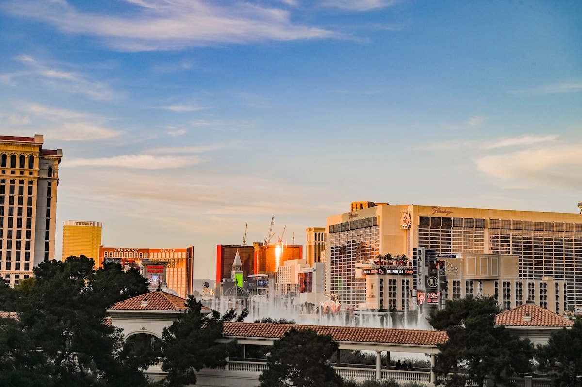 3 BD/2BA Center Strip | Great Views | Sleeps 12  gallery image 5