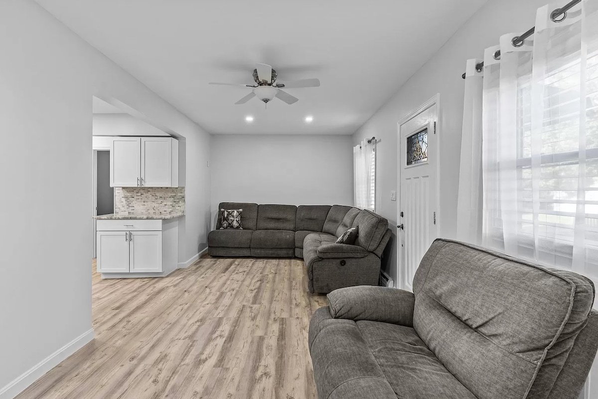 Beach House, Pool & Hot Tub gallery image 3