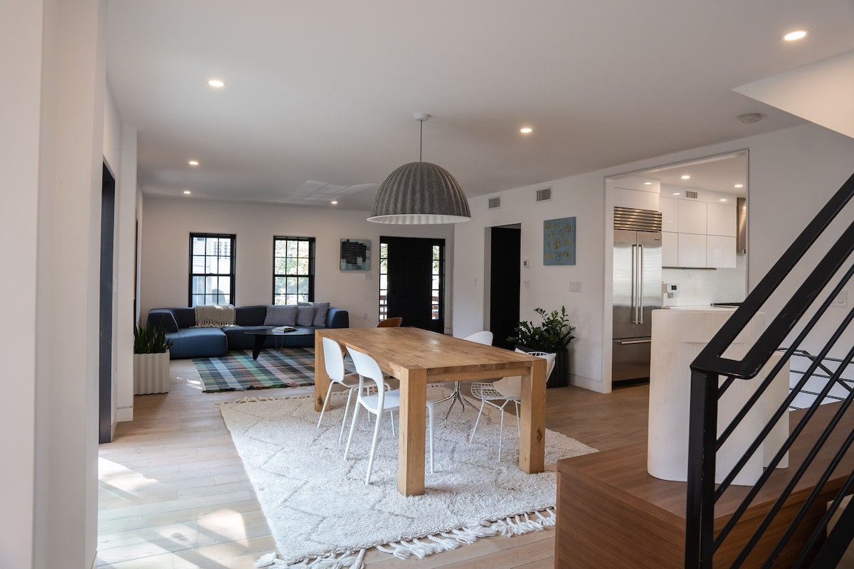 Luxury Scandinavian-Inspired house in Kendall gallery image 4