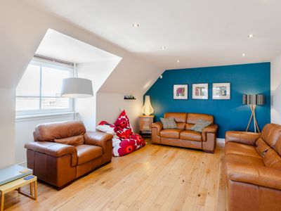 Stunning Penthouse, Free Parking!