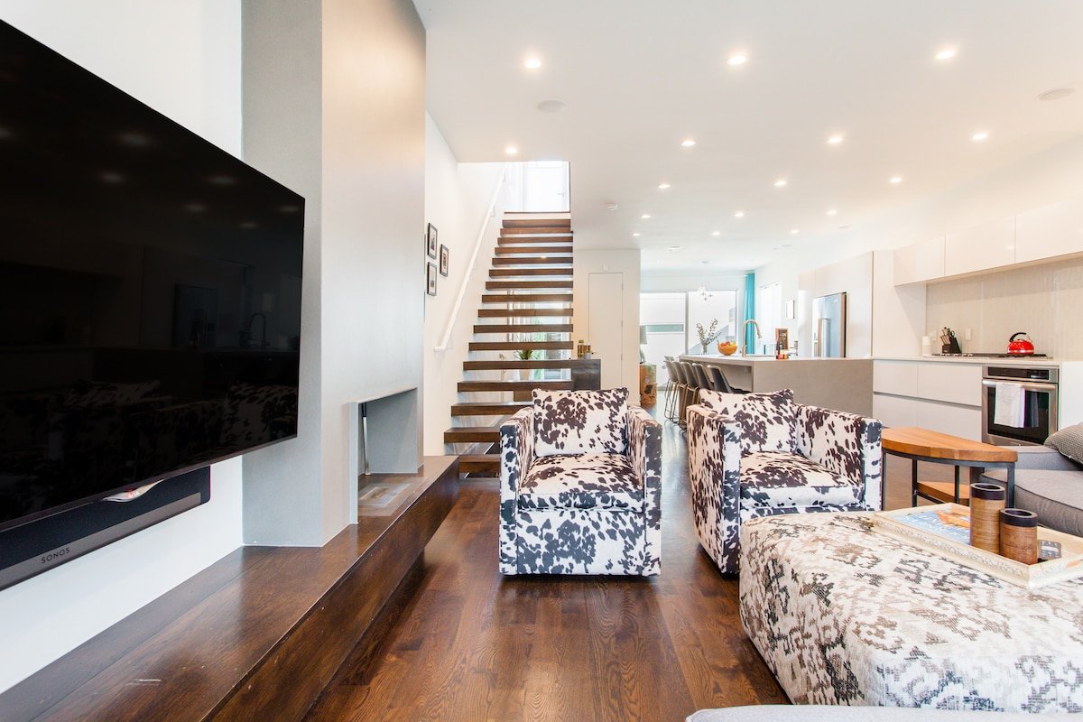 *Custom LoHi Retreat* | Theater | Hot Tub | Views gallery image 5