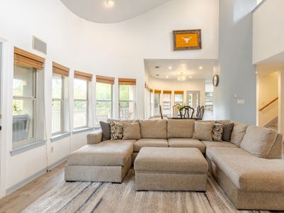 5 star location w/hot tub shuffleboard & PacMania!