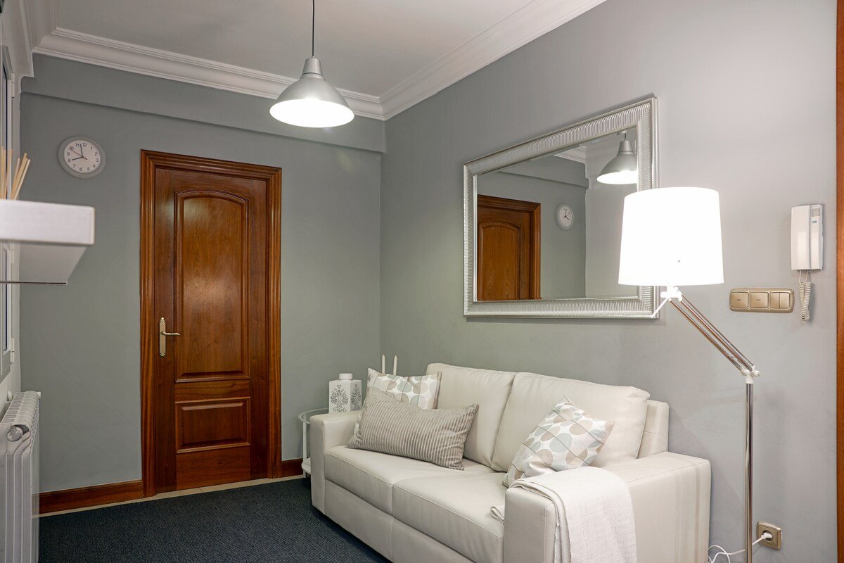 Amplio apartamento en Gros con parking privado gallery image 3