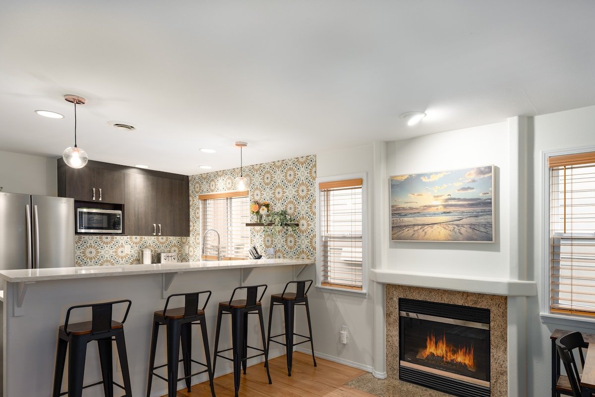 Modern Townhouse @ Roosevelt Stn | Walk2 Greenlake gallery image 4