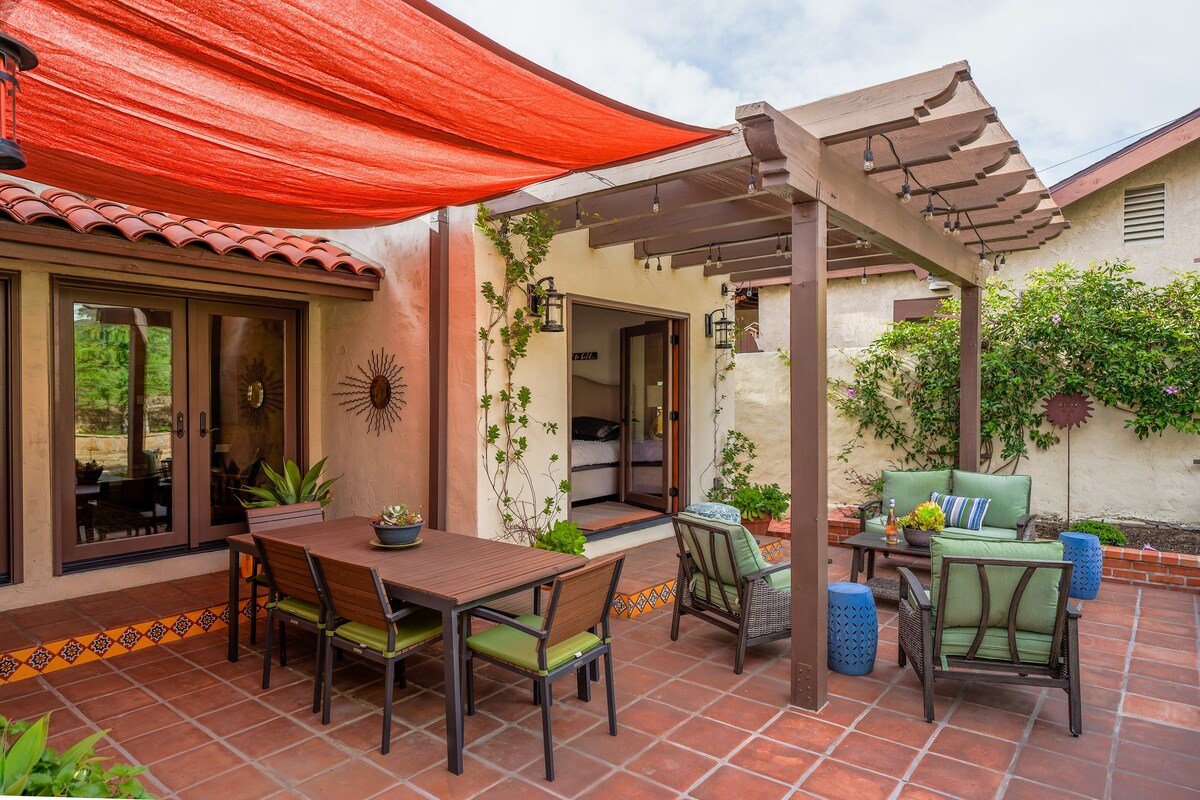 Luxurious Spanish House in a Scenic Neighborhood gallery image 4