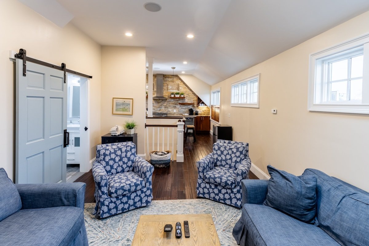 Private Home w/Game Room, Fireplace & Parking gallery image 3