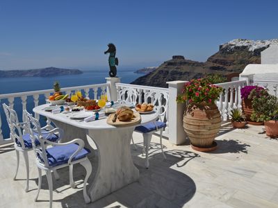 PRIVATE VILLA OVERLOOKING VOLCANO