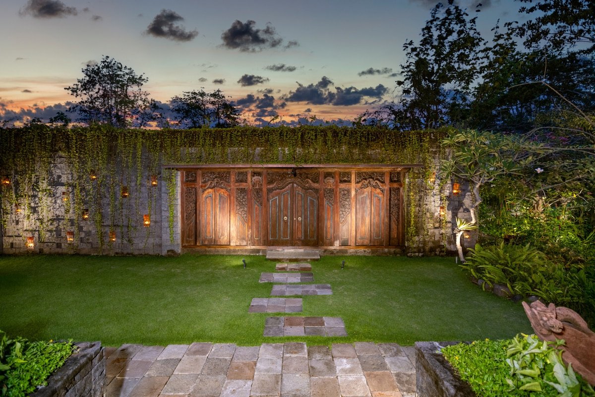 Villa Kapungkur: Wellness, Garden, Pool Pavilion gallery image 3