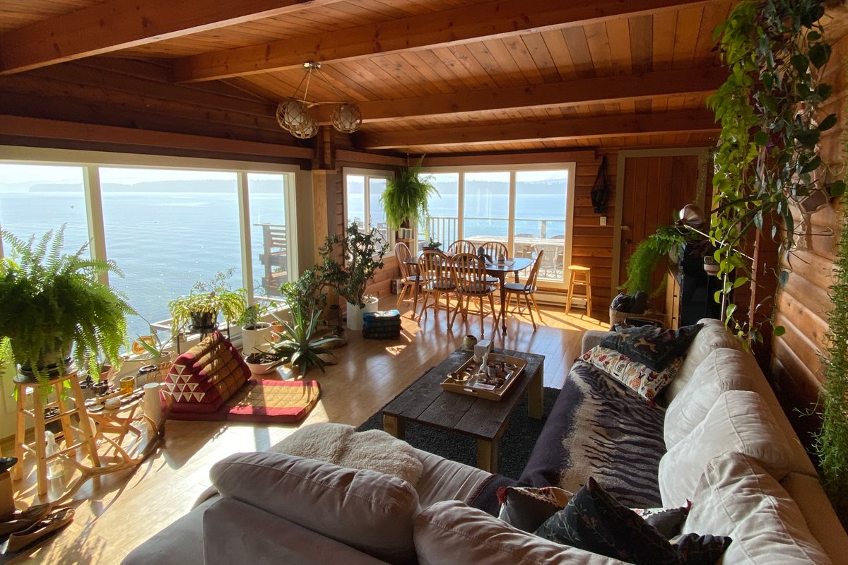 Waterfront Escape Galiano