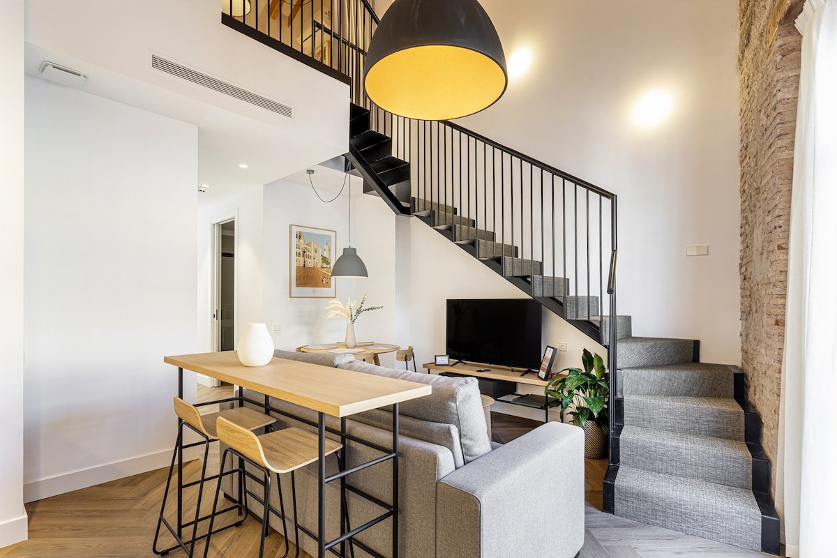 N8. Stunning Duplex in the City Center gallery image 3