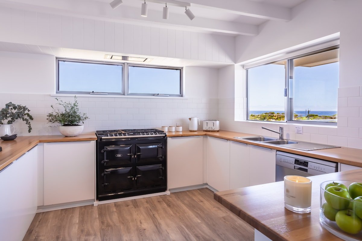 The Bunker – Coastal home in Gracetown – relaxing! gallery image 5