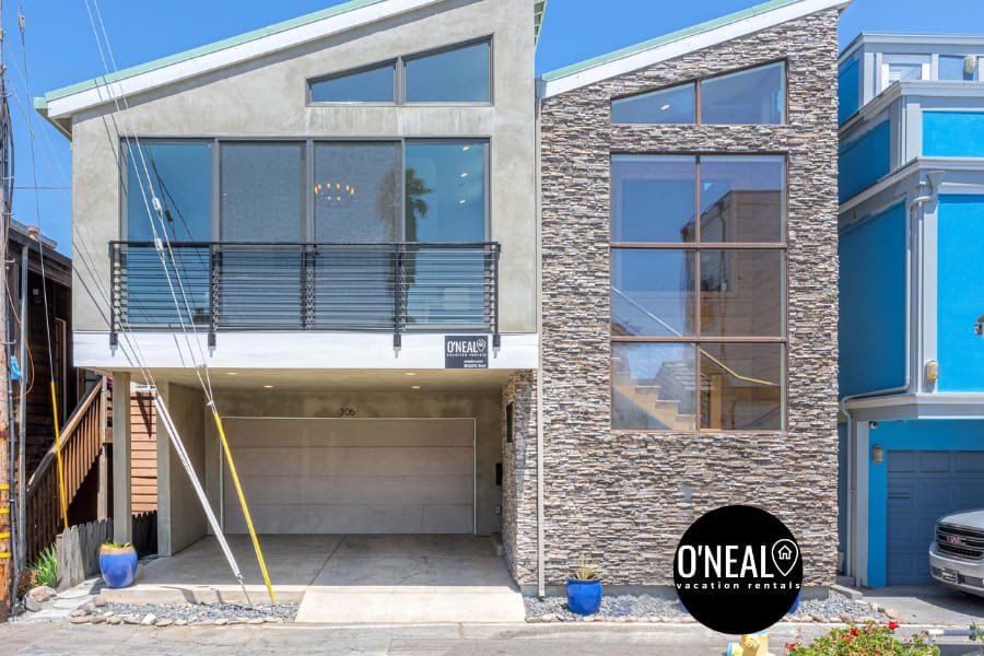 4 Bedroom Luxury in Capitola Village w/ parking! gallery image 4