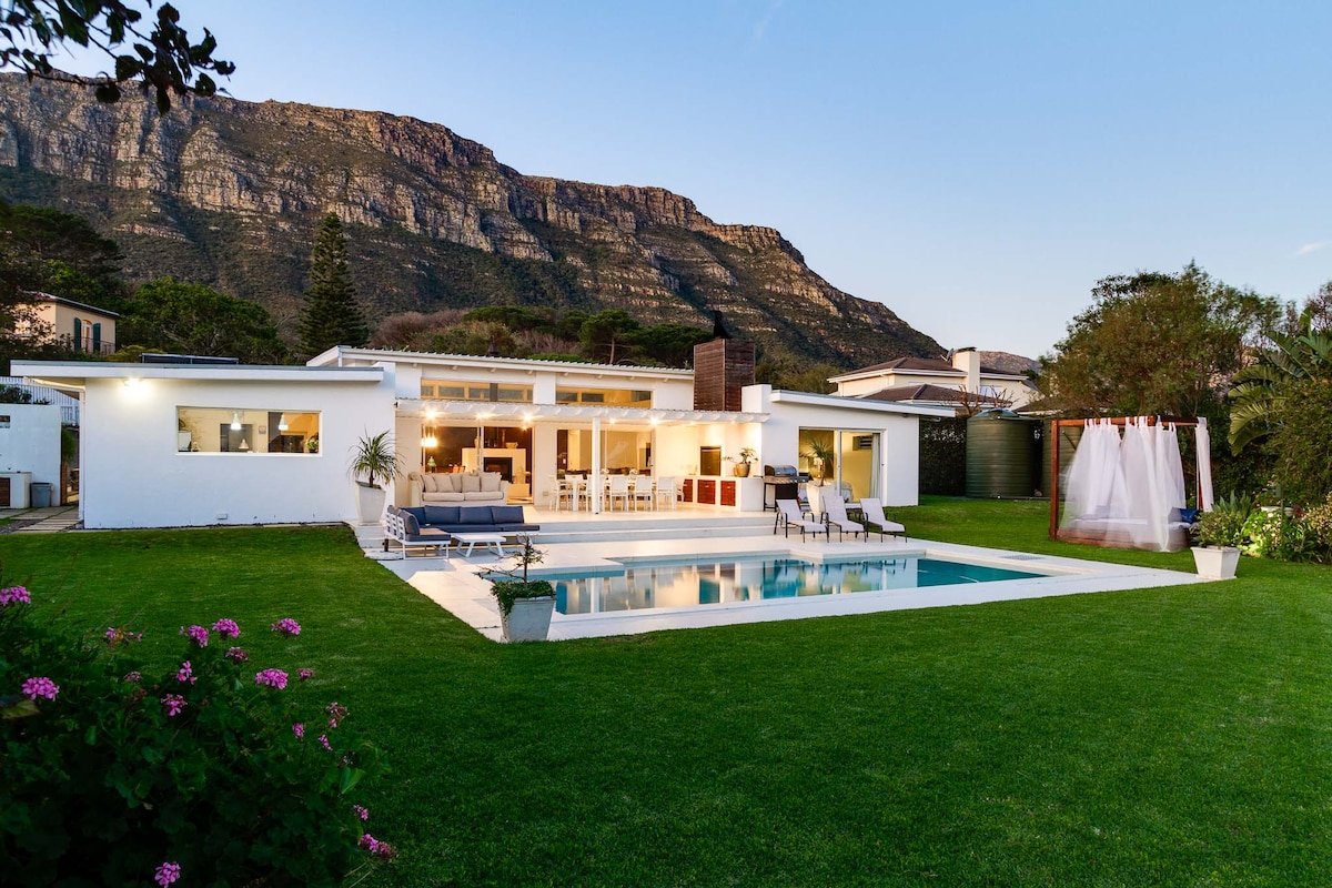 8 Bed Villa with Pool and large Garden – Sea Views gallery image 2