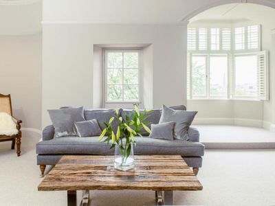 Luxury 4-BR Apt Next To Castle – Ramsay Garden