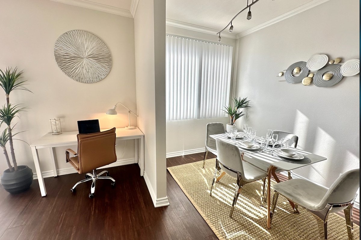 Beverly Deluxe | 2 bed&2 bath| Parking, Gym & Pool gallery image 5