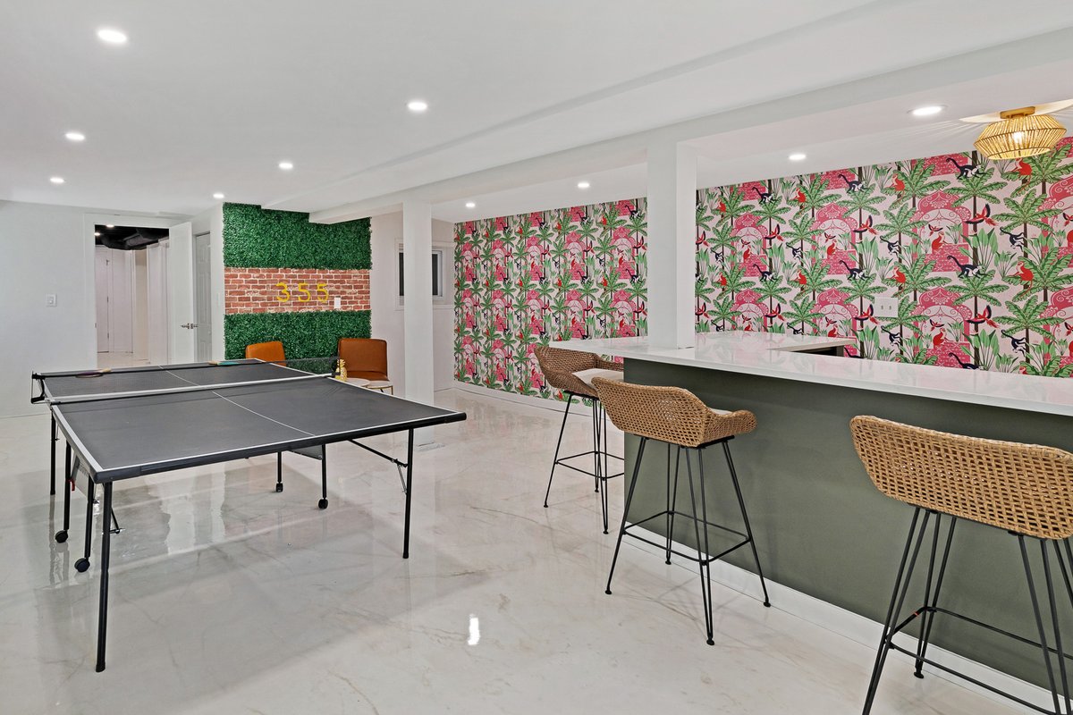 Fun Christmas Retreat, Walk to Wrigley Winterland!