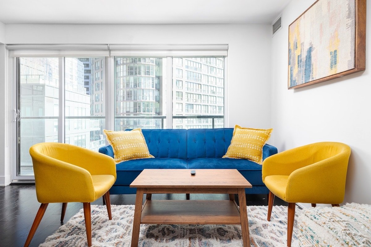 Sleek 2BR w 2BA walk to UofT! Sleeps 5 – 3 Beds gallery image 5