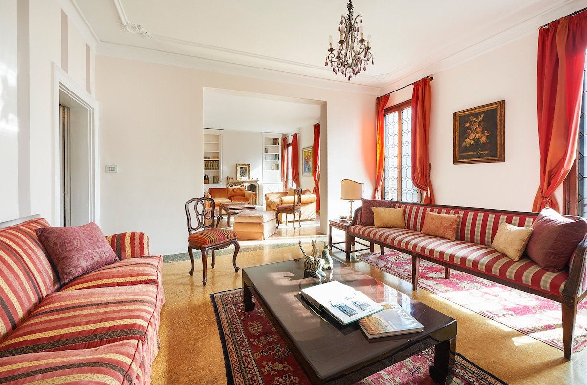 Ca’ Fenice charming apartment in San Marco gallery image 5
