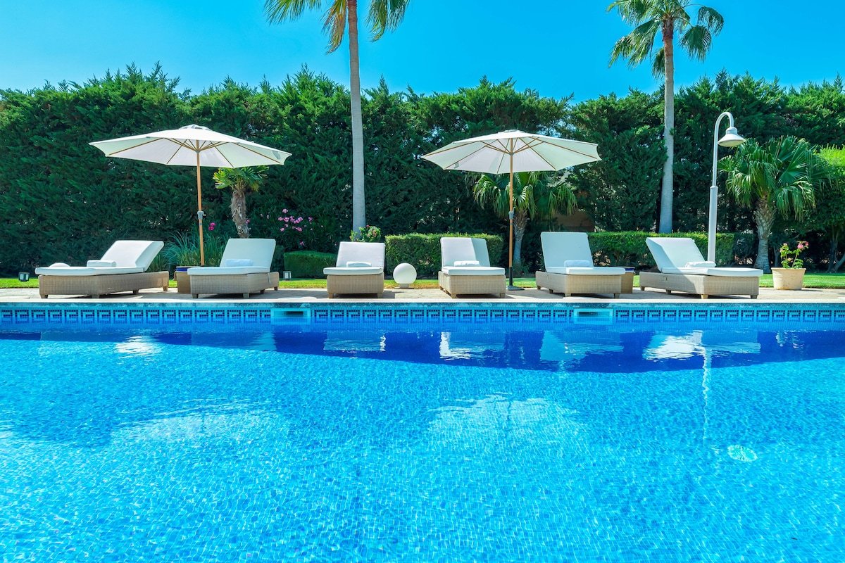 Escapada de Lujo Last Minute:Villa Privada con Spa gallery image 2