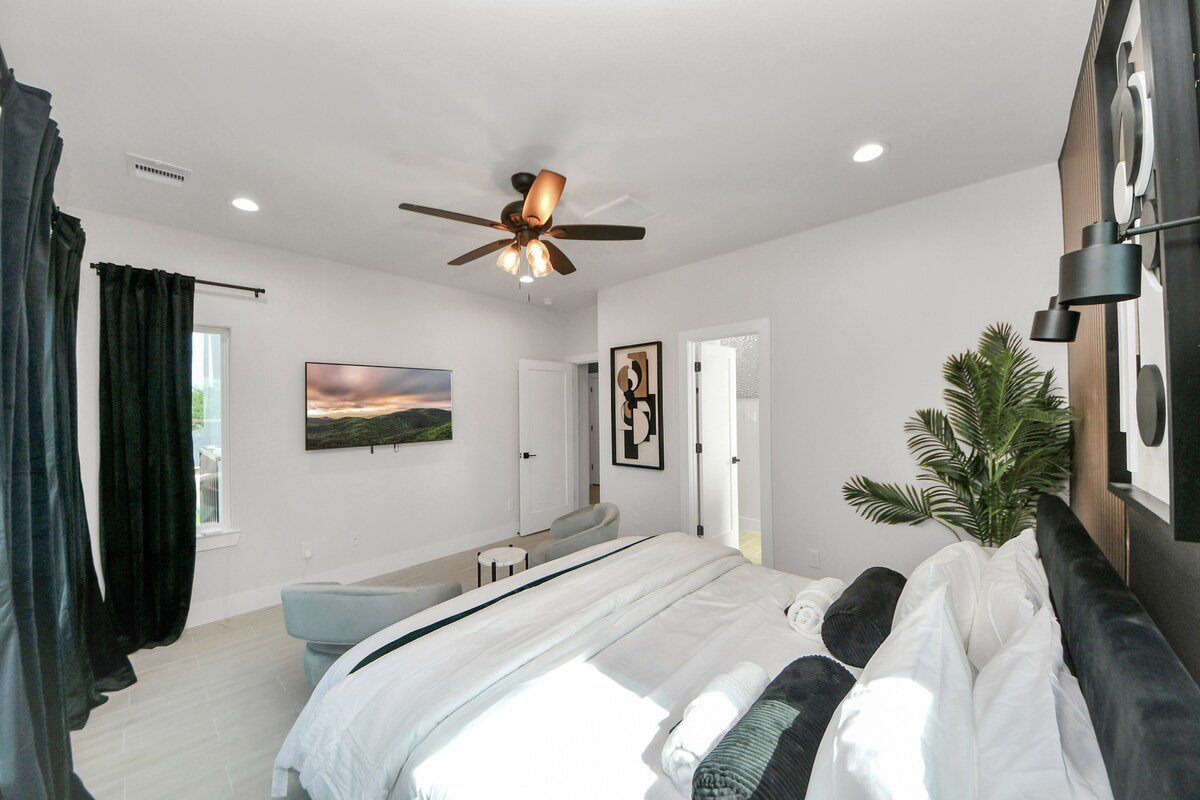 Emerald Escape (near NRG stadium/Med Cntr) gallery image 5