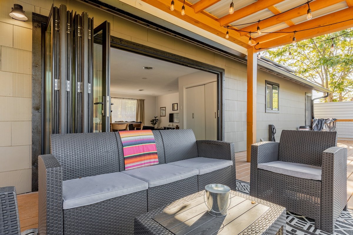 Spacious ATX Retreat | Pool, Yard + Guesthouse gallery image 5