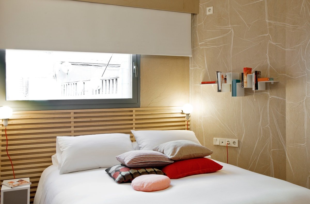 Playful 2 Bed Penthouse in Eixample gallery image 3