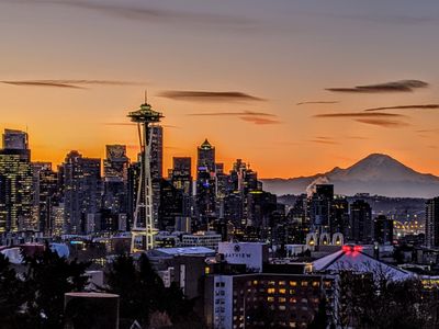 “The” Seattle View & 5-Star Luxury