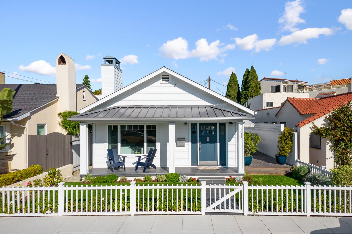 Naples Island Stunning Ocean Cottage By the Beach