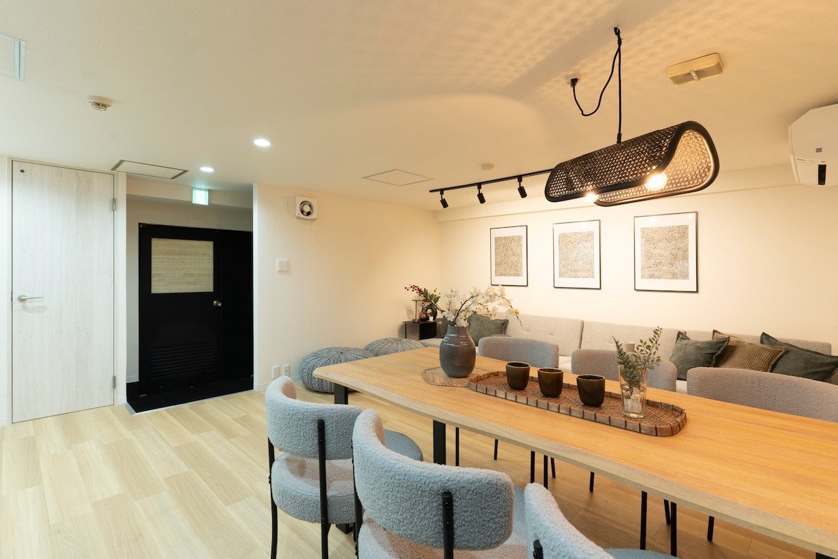 新宿駅徒歩圏内/渋谷駅電車で10分/東新宿駅徒歩4分/ベッド8台/3シャワールーム/和を感じる gallery image 3