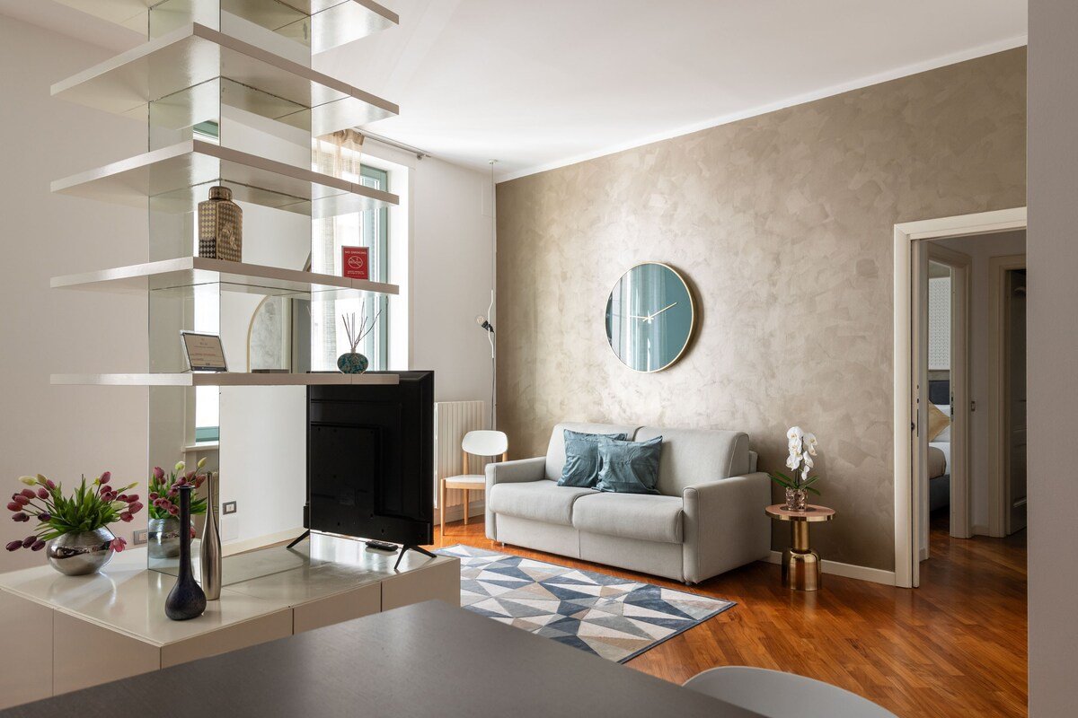 Stylish 2 Bedroom Apartment close to Duomo gallery image 2