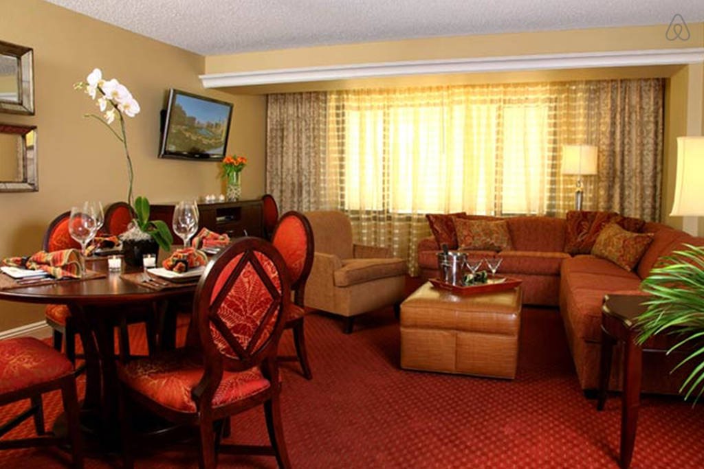 2 Bed, 2 Bath Suite in the Center of the LV Strip! gallery image 4