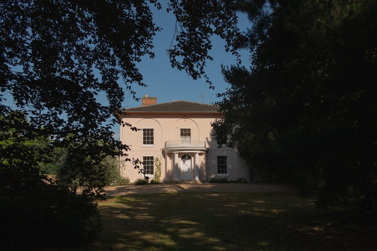 Historic Home, Spectacular Pool, Grounds & Design gallery image 4