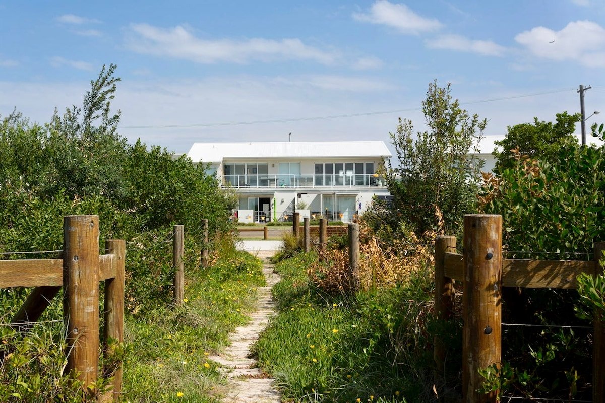 Silver Beach Penthouse gallery image 3