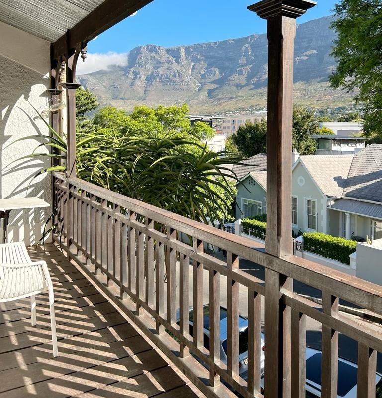 Victorian home, modern amenities gallery image 3