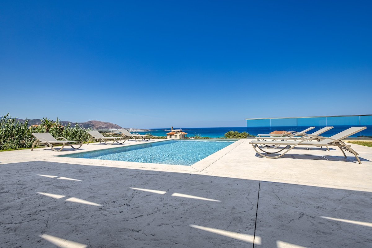 Seafront Villa Thoe, Pool, View & FREE Breakfast gallery image 2