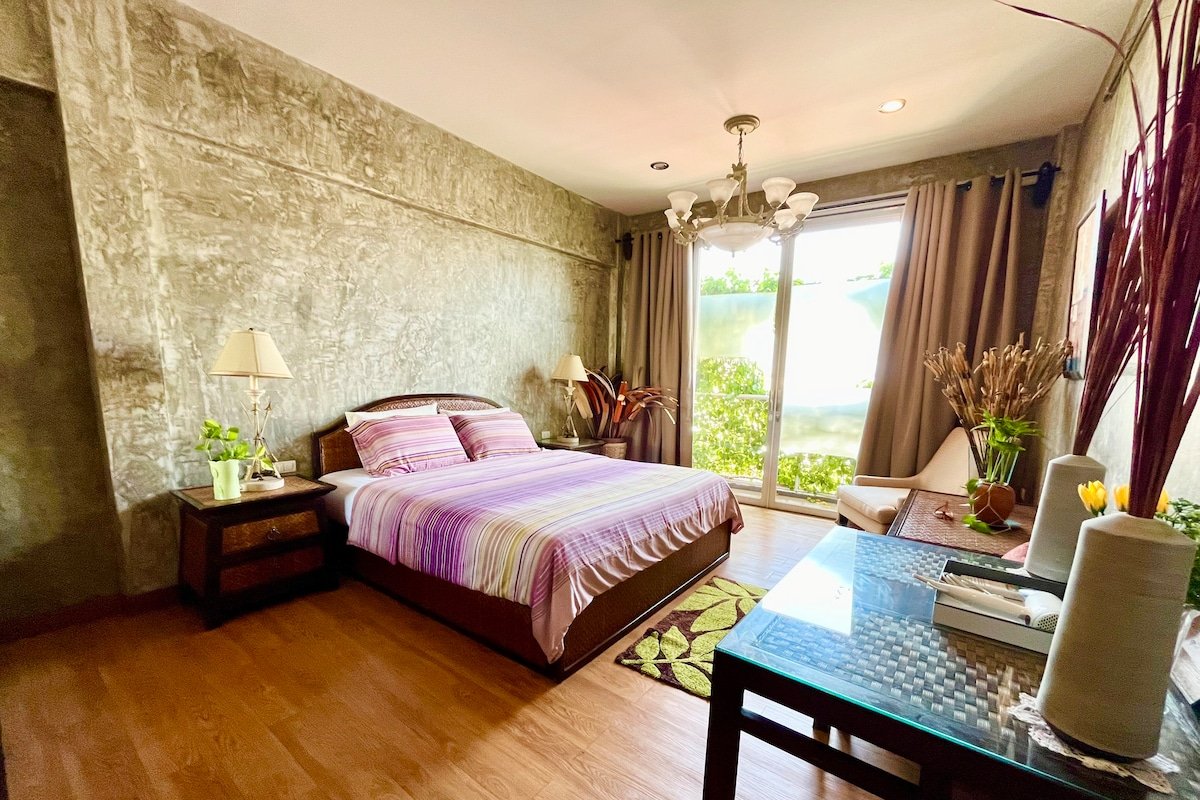 3Houses/10 Bedrooms/9.5 Bathrooms/ Free Pick Up* gallery image 3