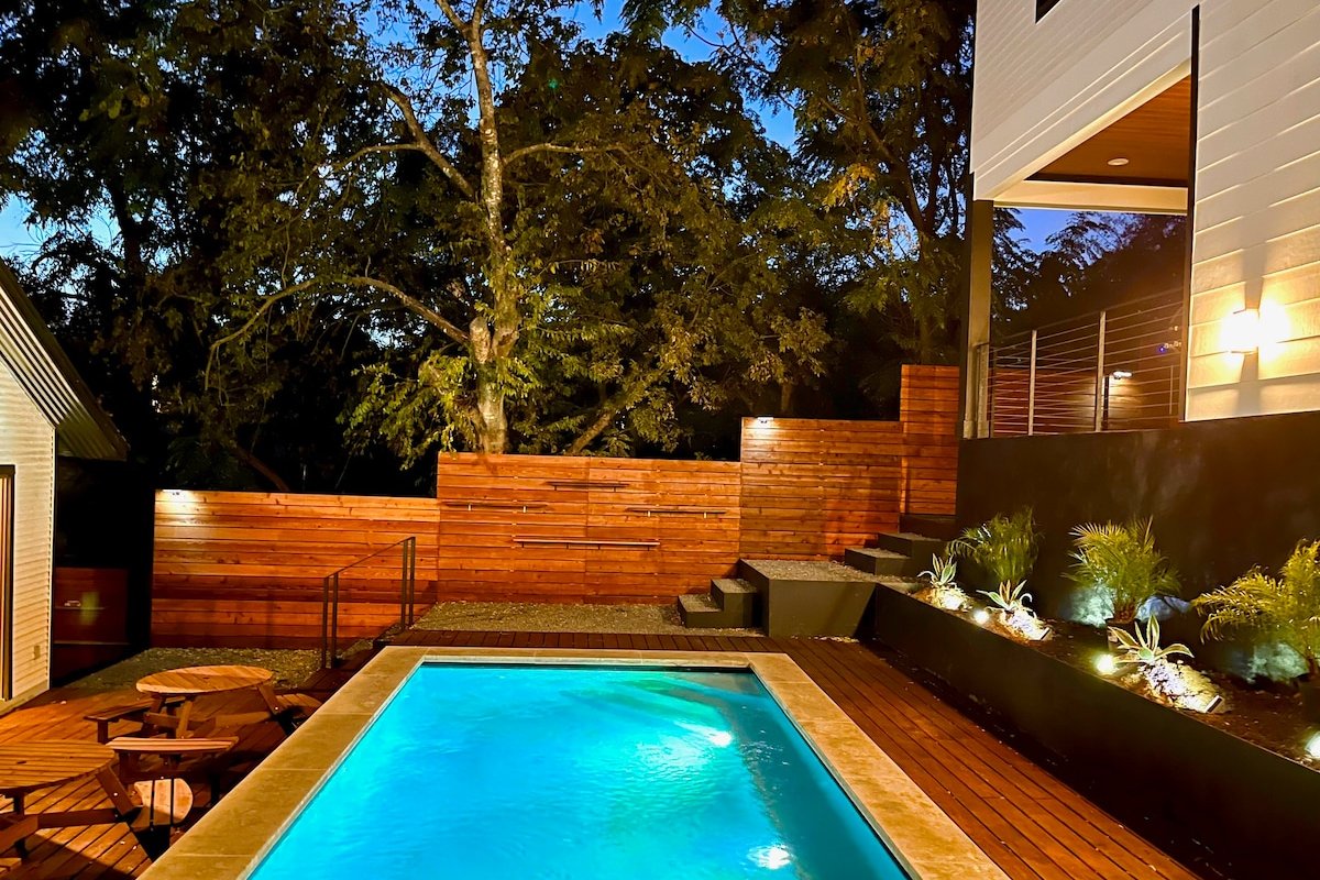 Massive Hot Tub! January 10th WKND Discounted 50%! gallery image 3