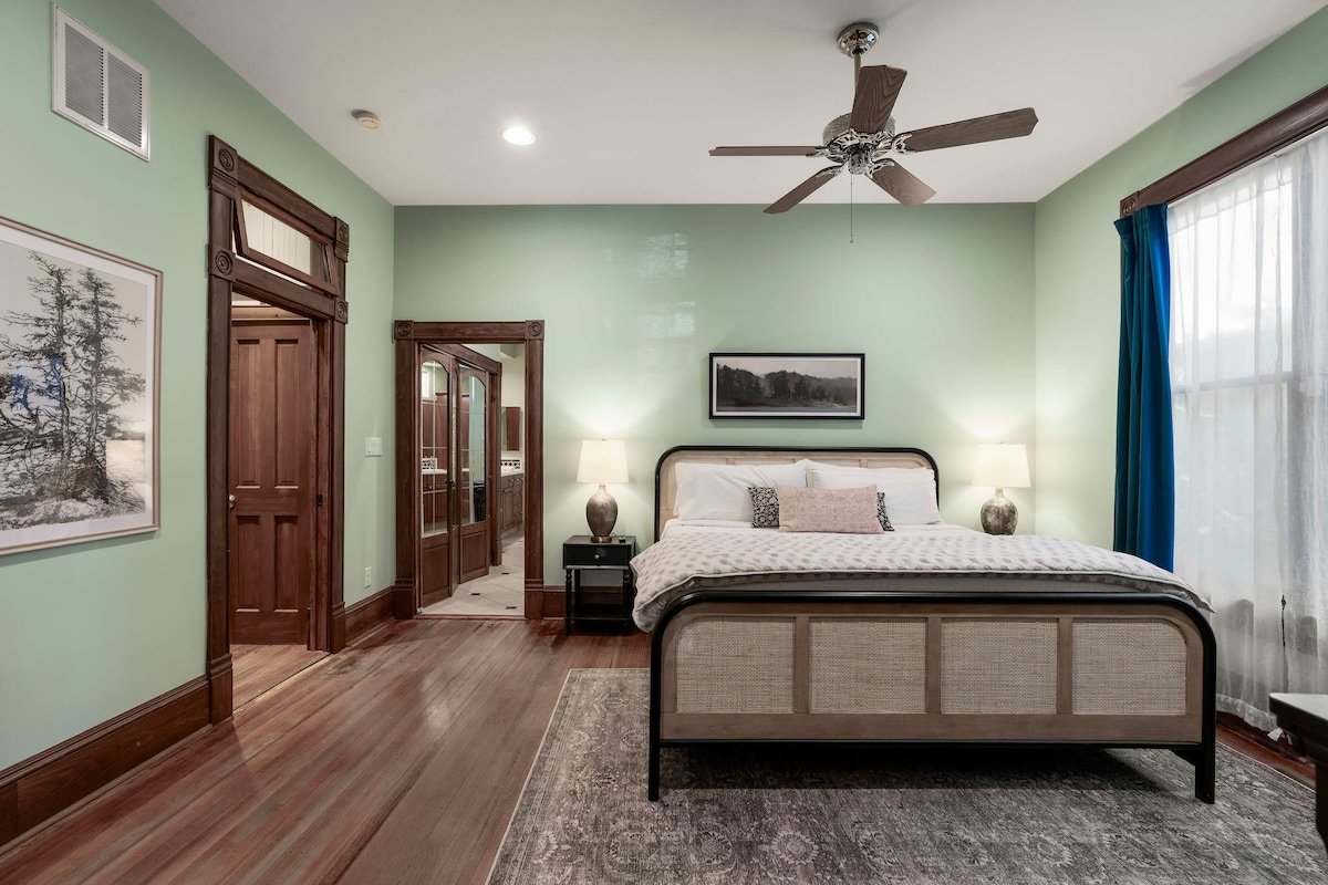 Charming 5 Bedroom Home in Austin gallery image 5