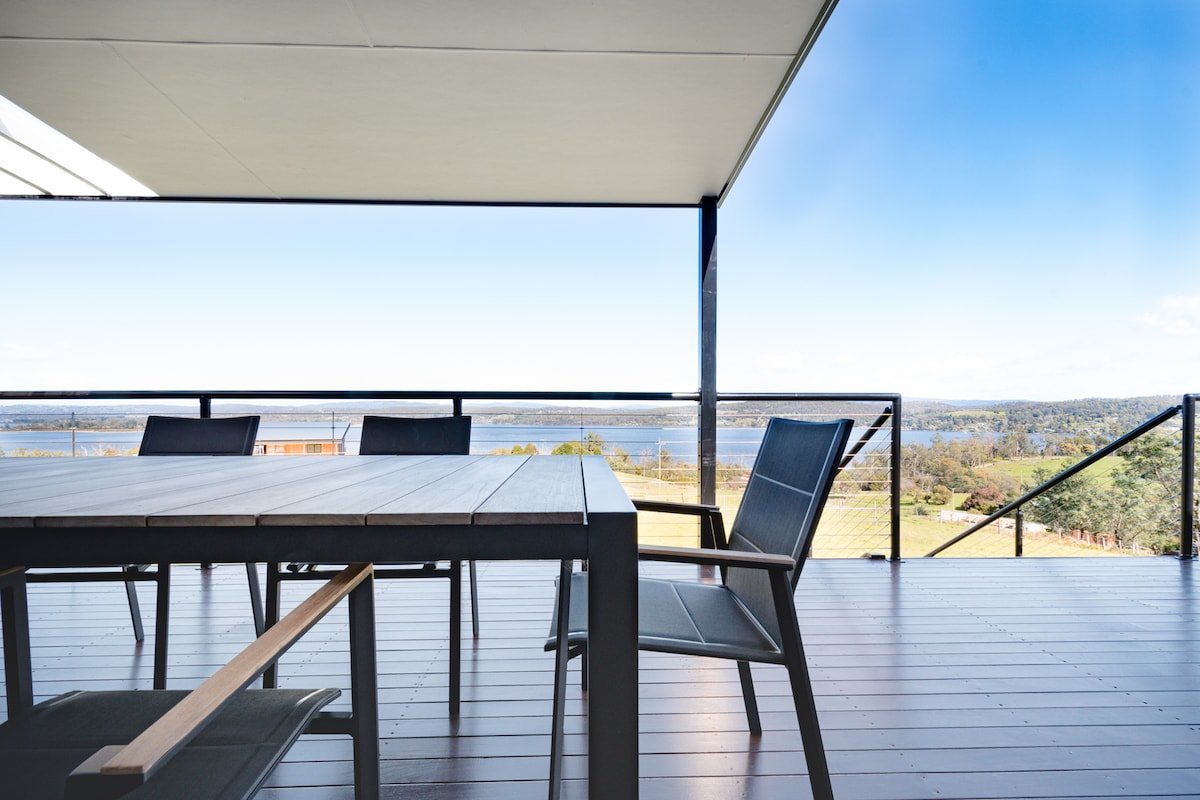 Wedgetail On The Tamar gallery image 4