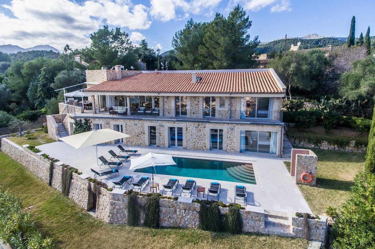 Large villa with stunning views of Pollença gallery image 3