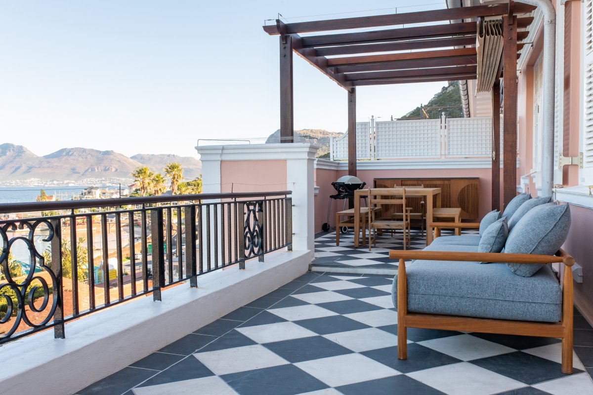 Penthouse in The Majestic Village, Kalk Bay