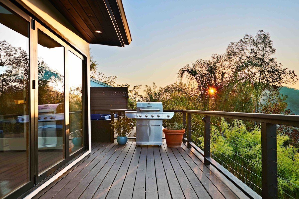 Hollywood Hills / Skyline views / Private Sauna gallery image 4