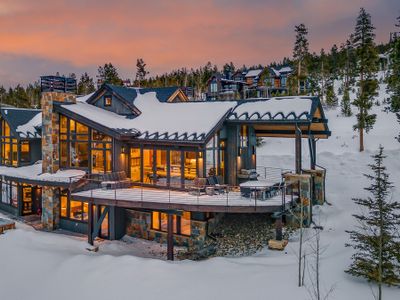 Hot Tub + Ski Shuttle – Vickery’s Vantage