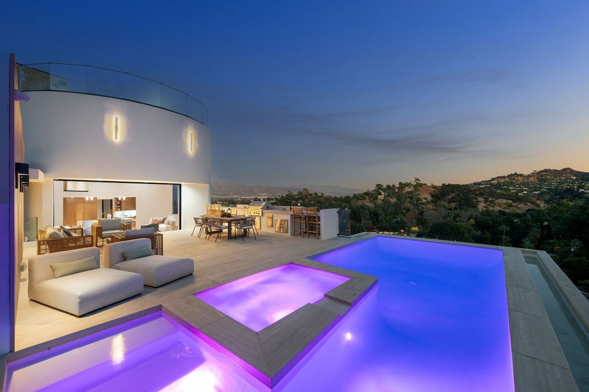 Stylish Studio City Oasis w/ Scenic Pool & Views