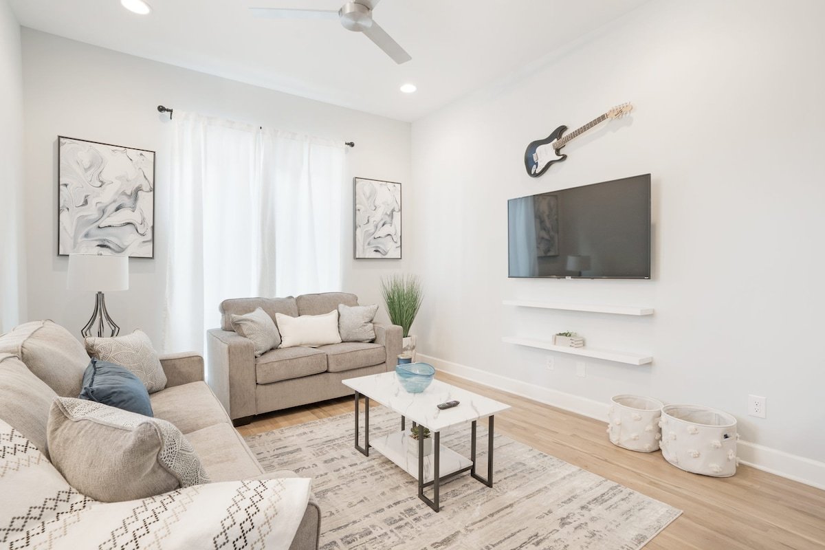 NEW! 2 Music City Homes for 18-20: Better Together gallery image 4